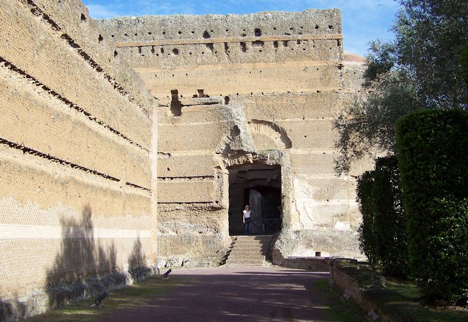 Villa Adriana - Sala dei Filosofi.jpg